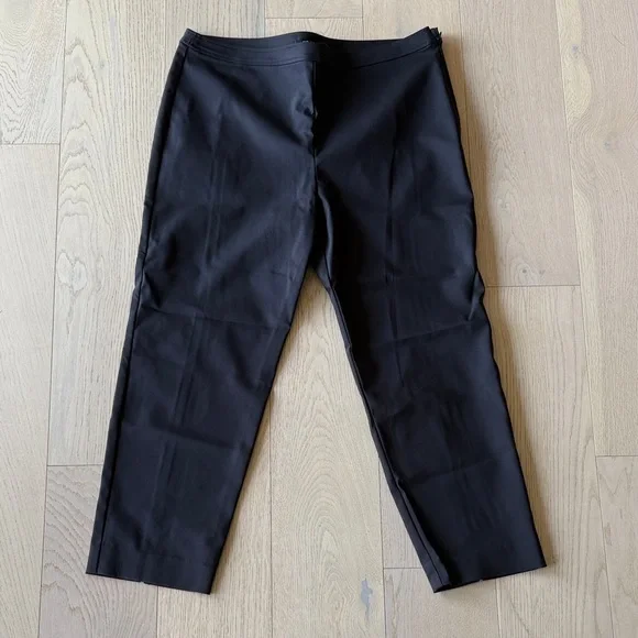 St. John Classic Black Cropped Pants - Picture 1 of 5
